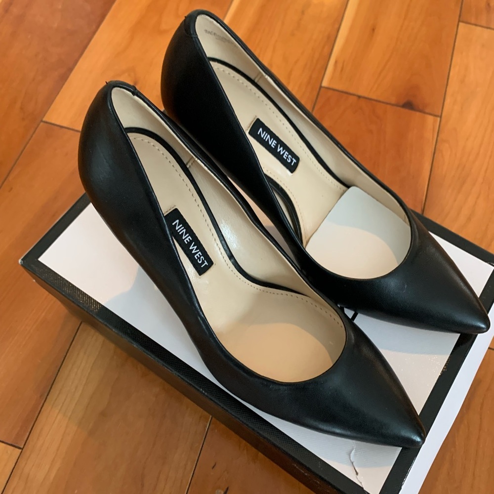 NWOT Nine West Black Pumps